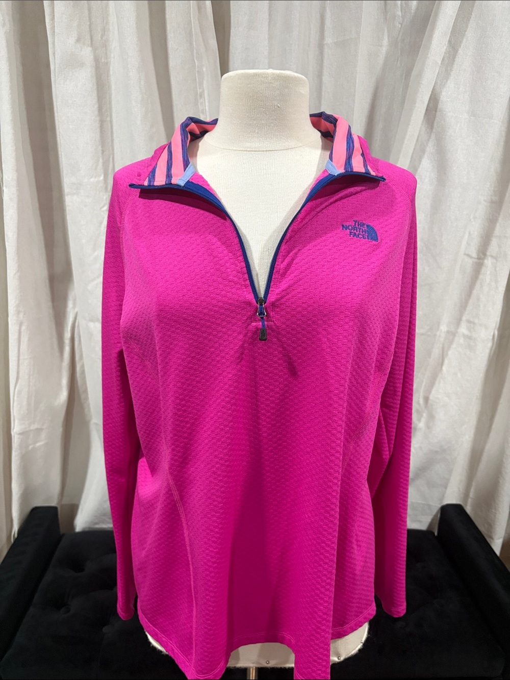 North Face 1/4 Zip Pullover - Picture 2 of 10